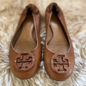 Tory Burch Mini Leather Logo Travel Ballerina Flats, size 7